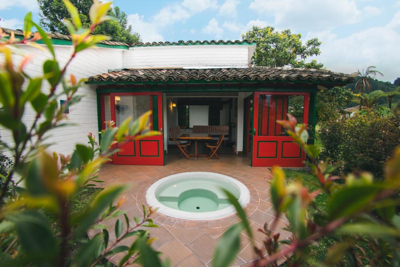 马尼萨莱斯 Termales El Otono酒店 外观 照片 A typical house in El Tintero
