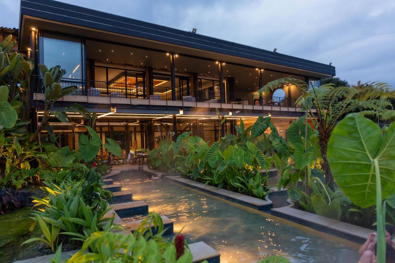 马尼萨莱斯 Termales El Otono酒店 外观 照片 The hotel's lobby