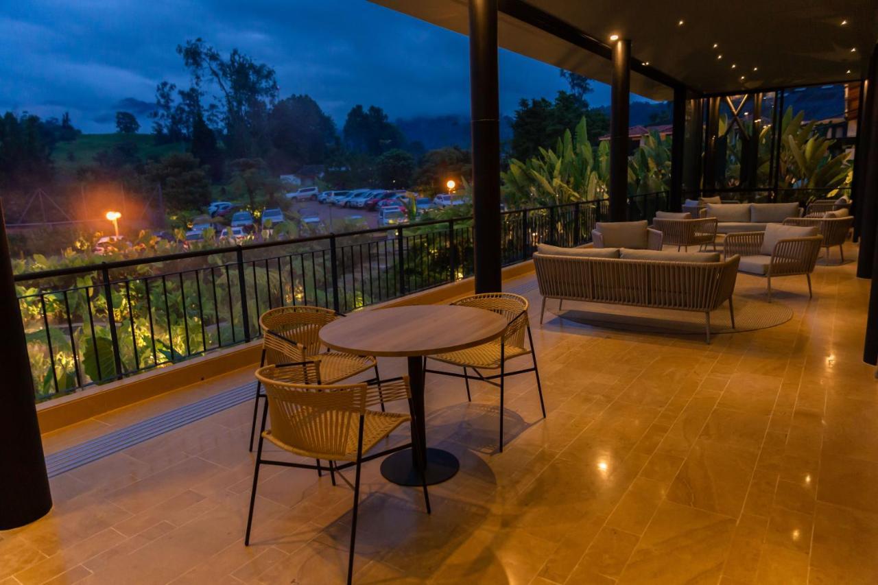 马尼萨莱斯 Termales El Otono酒店 外观 照片 The View