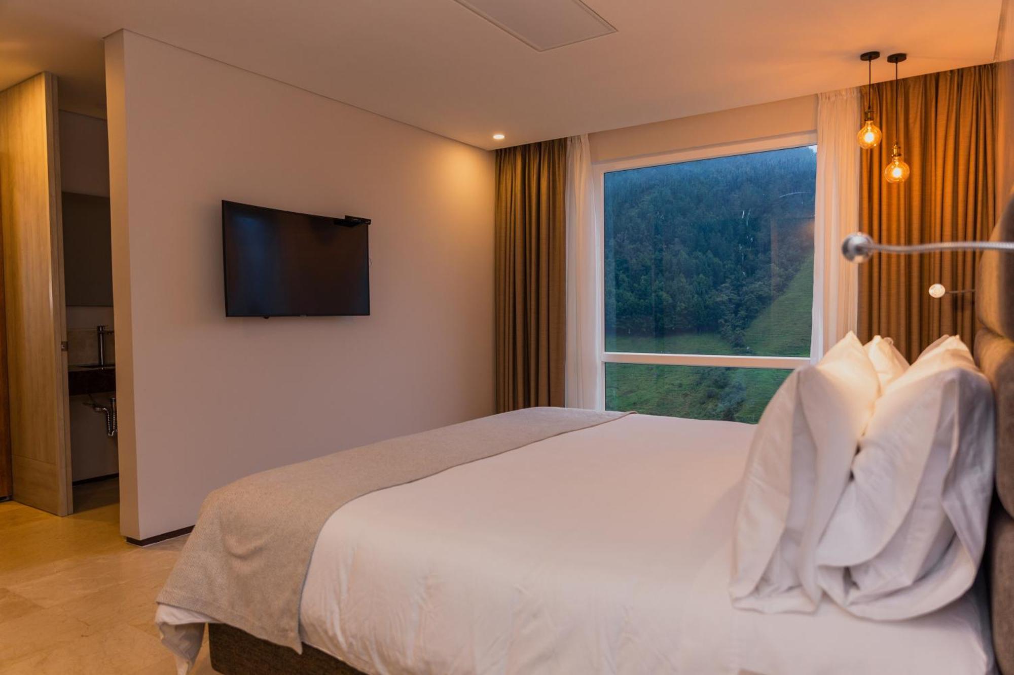 马尼萨莱斯 Termales El Otono酒店 外观 照片 A bedroom at the hotel