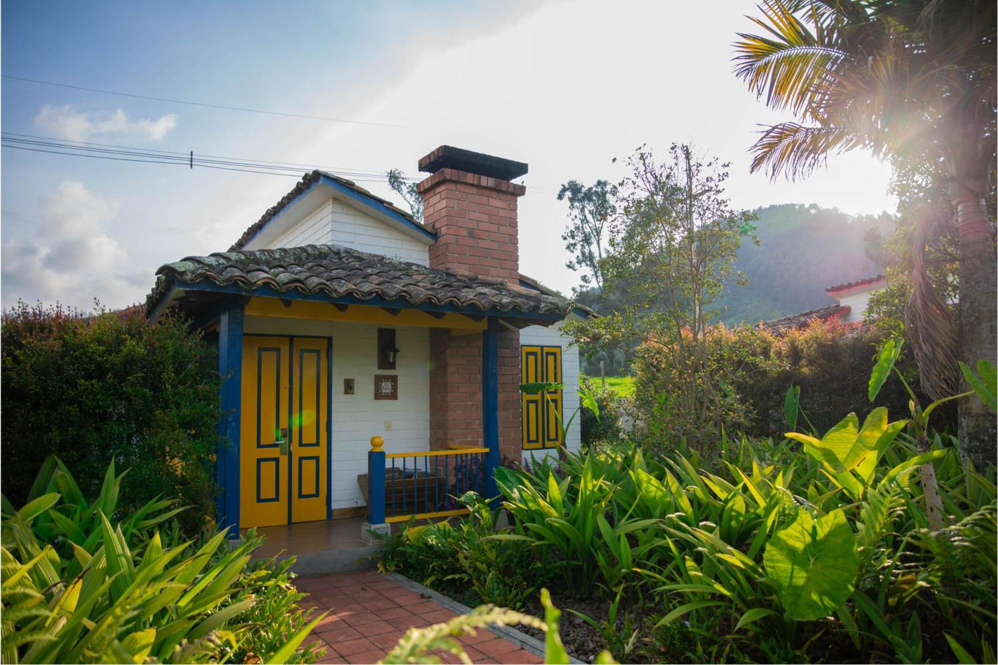 马尼萨莱斯 Termales El Otono酒店 外观 照片 A house in El Peñón