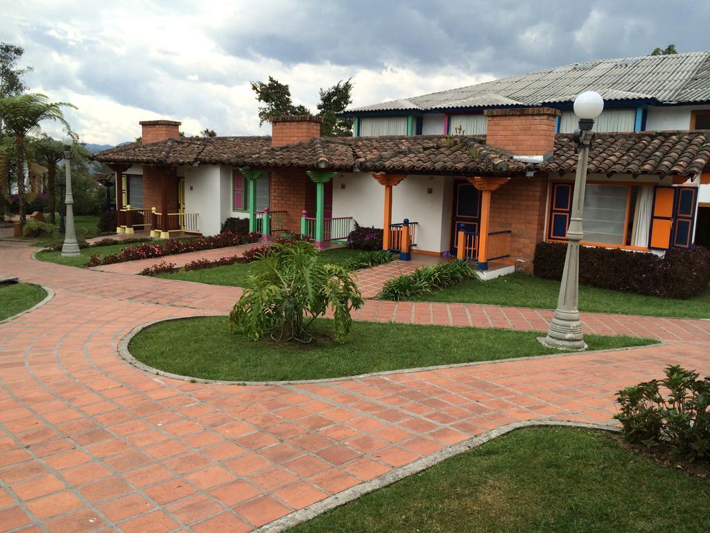 马尼萨莱斯 Termales El Otono酒店 外观 照片 View of the Hacienda Santa Bárbara