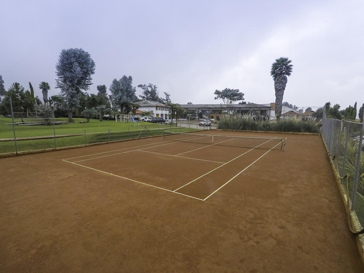 马尼萨莱斯 Termales El Otono酒店 外观 照片 Tennis court at the University of California, San Diego